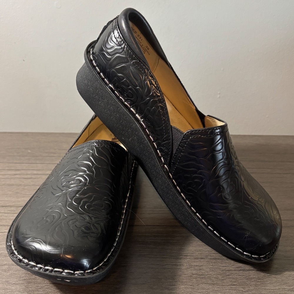 NWOT Alegria Debra Black Embossed Rose Leather Clogs Size 39 (9/9.5)